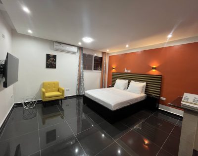 Chambre Padouk chic,  Douala – Confort & sécurité garantis